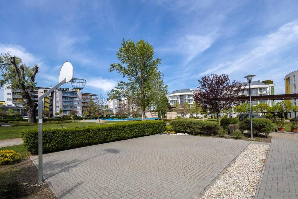 Admiral Pearl Lägenhet Siófok Exteriör bild